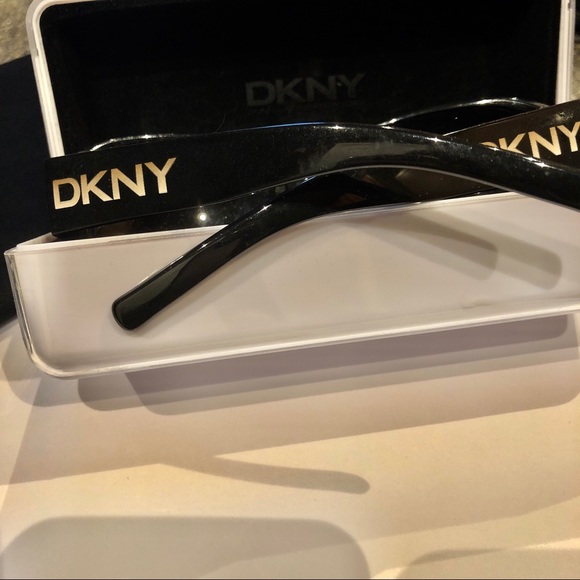 DKNY SIGNATURE CHIC SQUARE SUNGLASSES w/CASE GUC - Picture 3 of 7